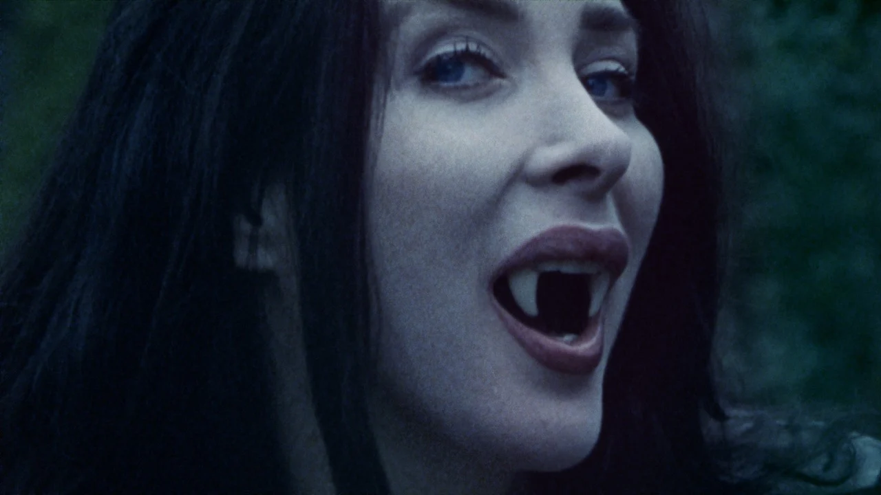 Razor Blade Smile [3-Disc 4K UHD w/LE Slipcover] - Image 20